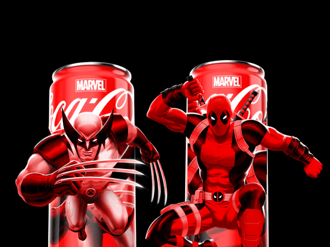 O Deadpool e o Wolverine saem de duas latas de Coca-Cola edição Marvel. “Deadpool & Wolverine” escrito em texto branco no meio. Escaneie os personagens e comece a batalha.