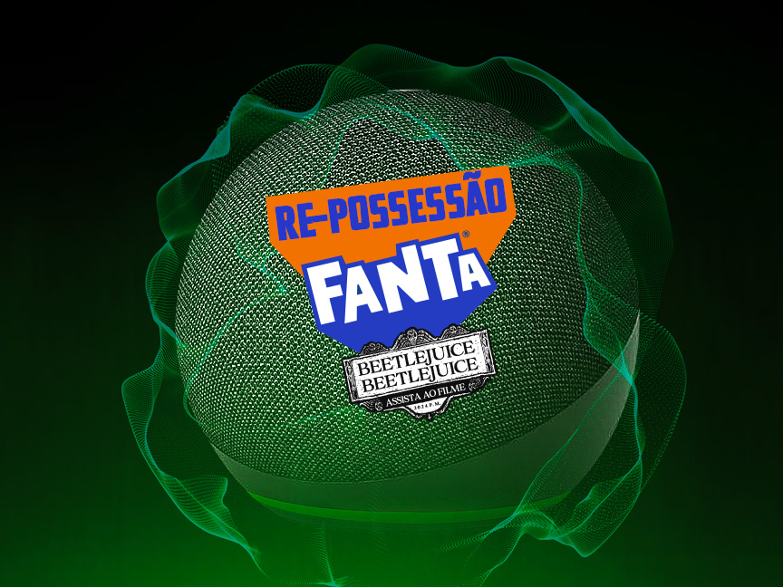 Dispositivo Alexa com brilhos verdes sobre um fundo escuro, com o slogan "Re-Possessão Fanta" e o logotipo Fanta Beetlejuice.