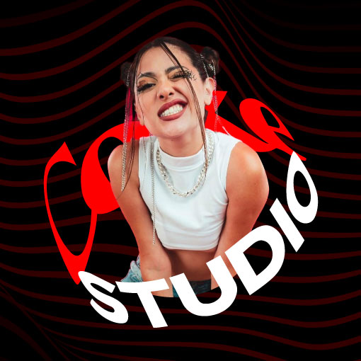 Vania Joplin con el logo de Coke Studio alrededor sobre fondo negro. La artista será parte del Coke Studio Festival de entrada gratuita.