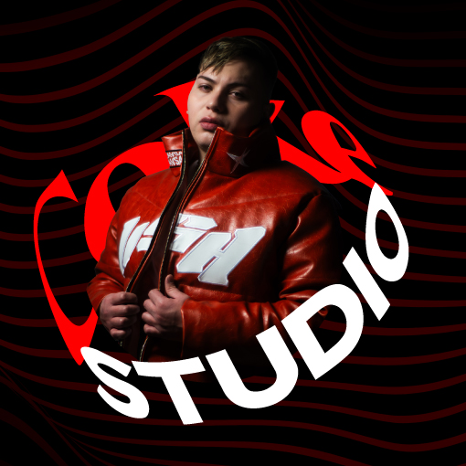 Lleflight con el logo de Coke Studio alrededor sobre fondo negro. El artista será parte del Coke Studio Festival de entrada gratuita.