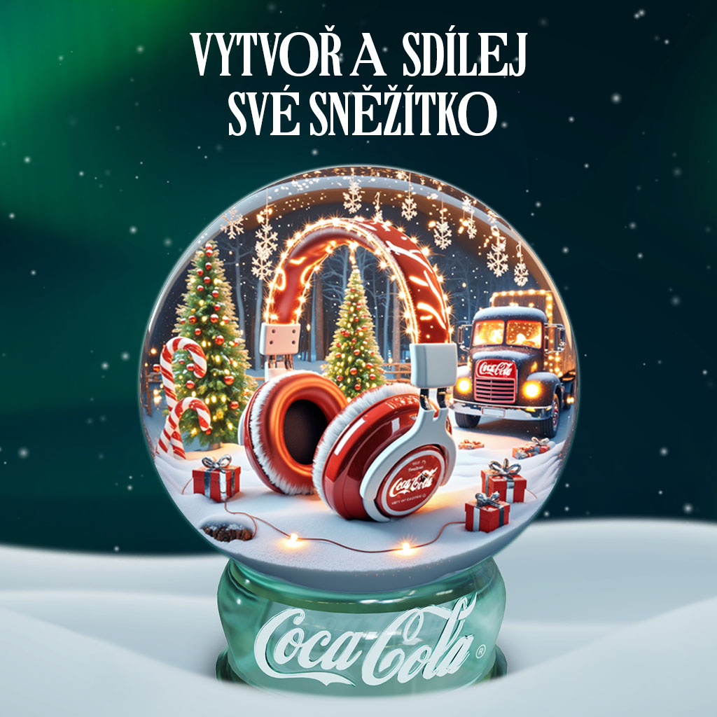 Santa Claus pijící lahev Coca-Cola