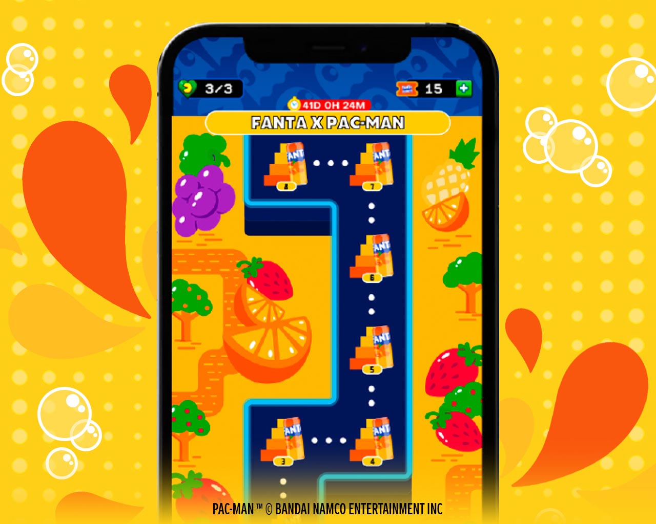 Interfaz del juego para celulares Android y I-Phone de Country Club que muestra un nivel del laberinto con frutas y los fantasmas de colores.