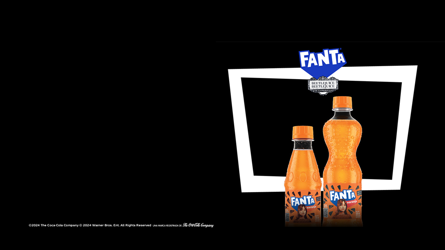 Dos botellas de Fanta Naranja de la edición limitada de Beetlejuice, personalizada con Astrid Deetz.