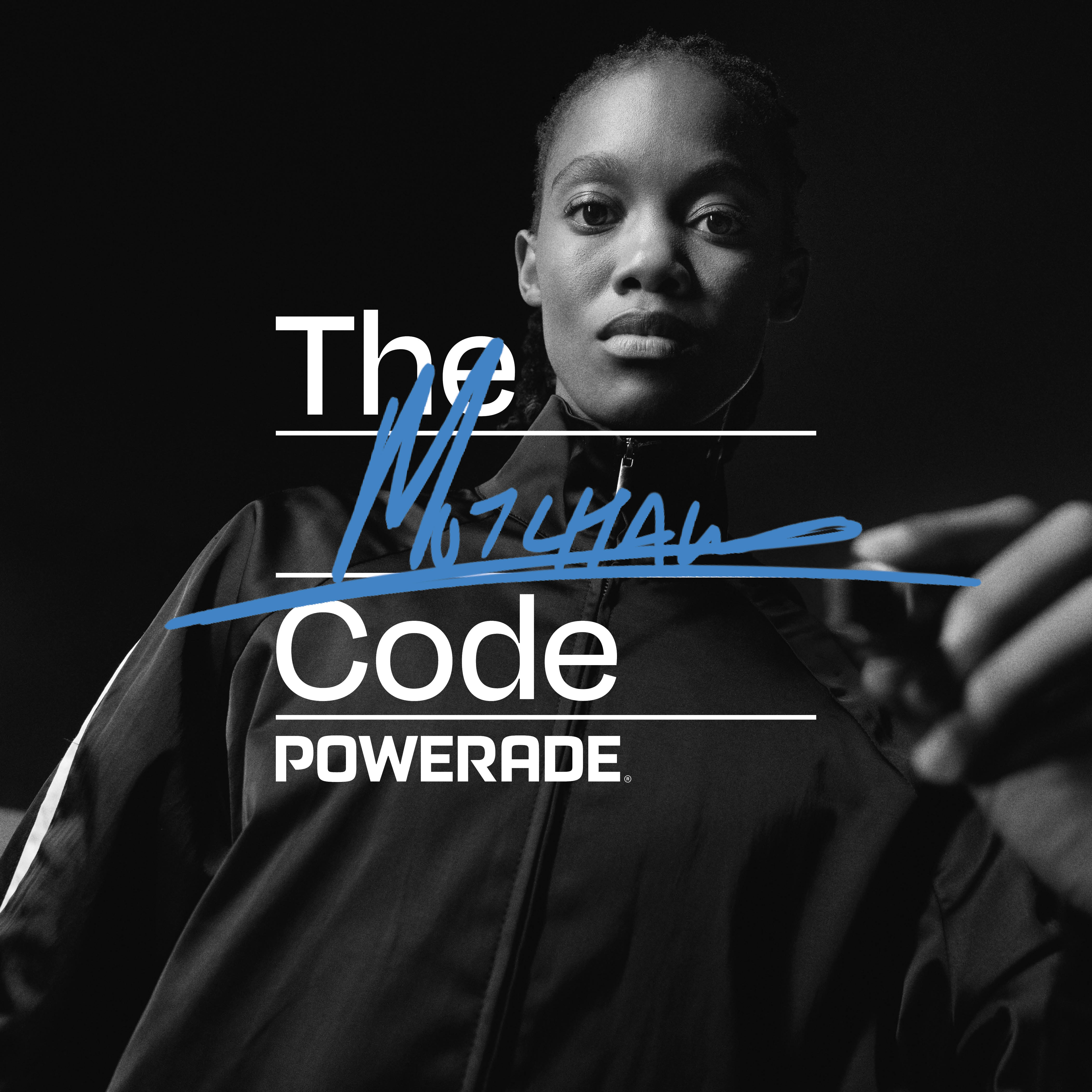 Linda Motlhalo, futbolista sudafricana, firma con un marcador sobre 'Athletes' en la frase 'The Athletes Code' en un retrato monocromático para Powerade.