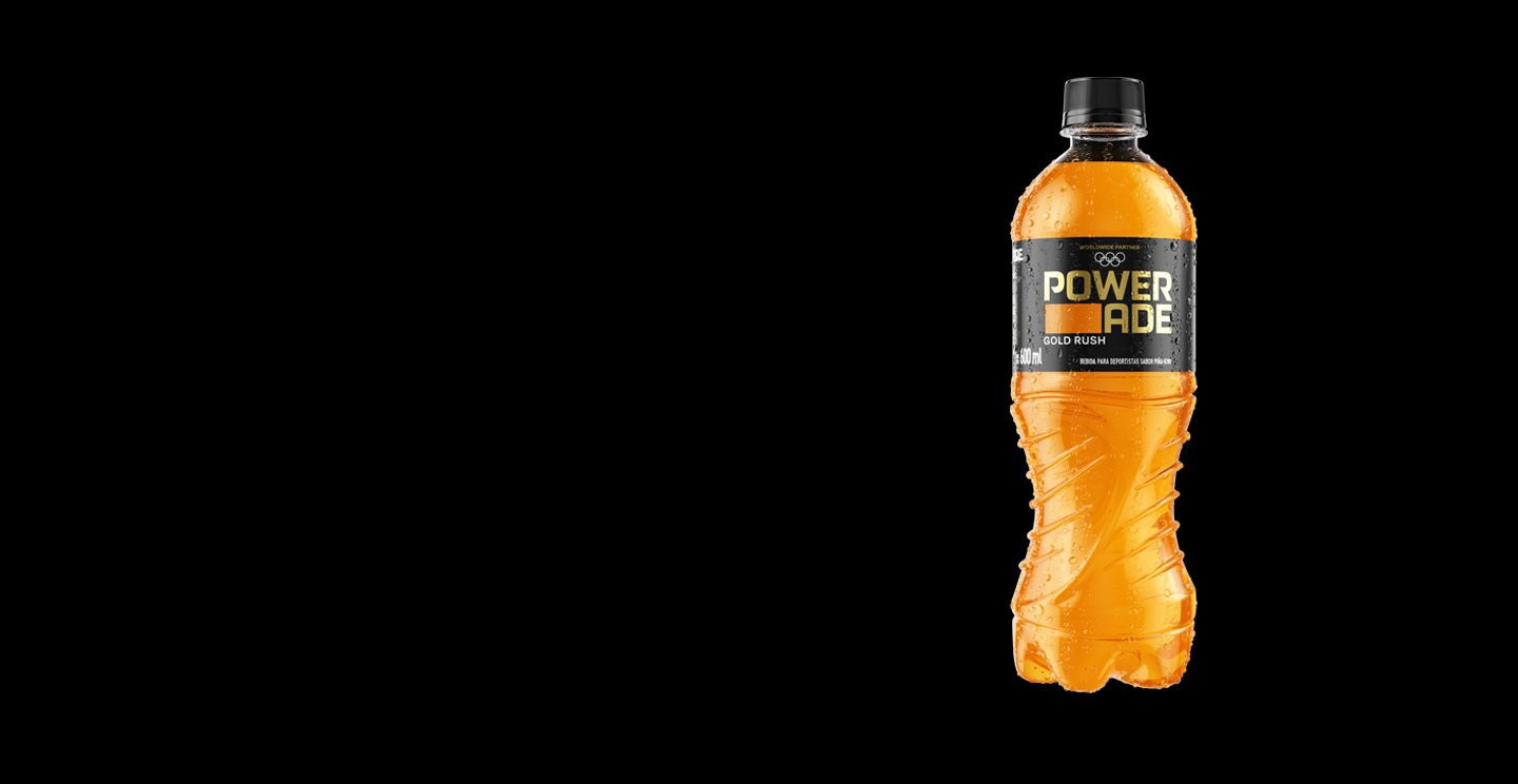 Botella de Powerade 'Gold Rush' en un fondo negro. El envase presenta un color dorado vibrante con el logotipo de Powerade y los anillos olímpicos, destacando su asociación como bebida oficial olímpica.
