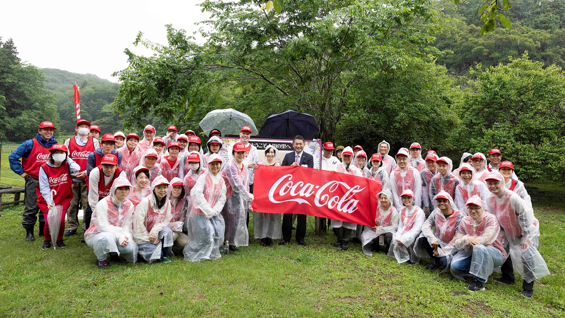 八王子市長とコカ･コーラ社員のグループ写真