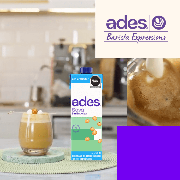 Ades Barista, Café frio en vaso de vidrio alto con Botella de Leche de Almendras Ades.