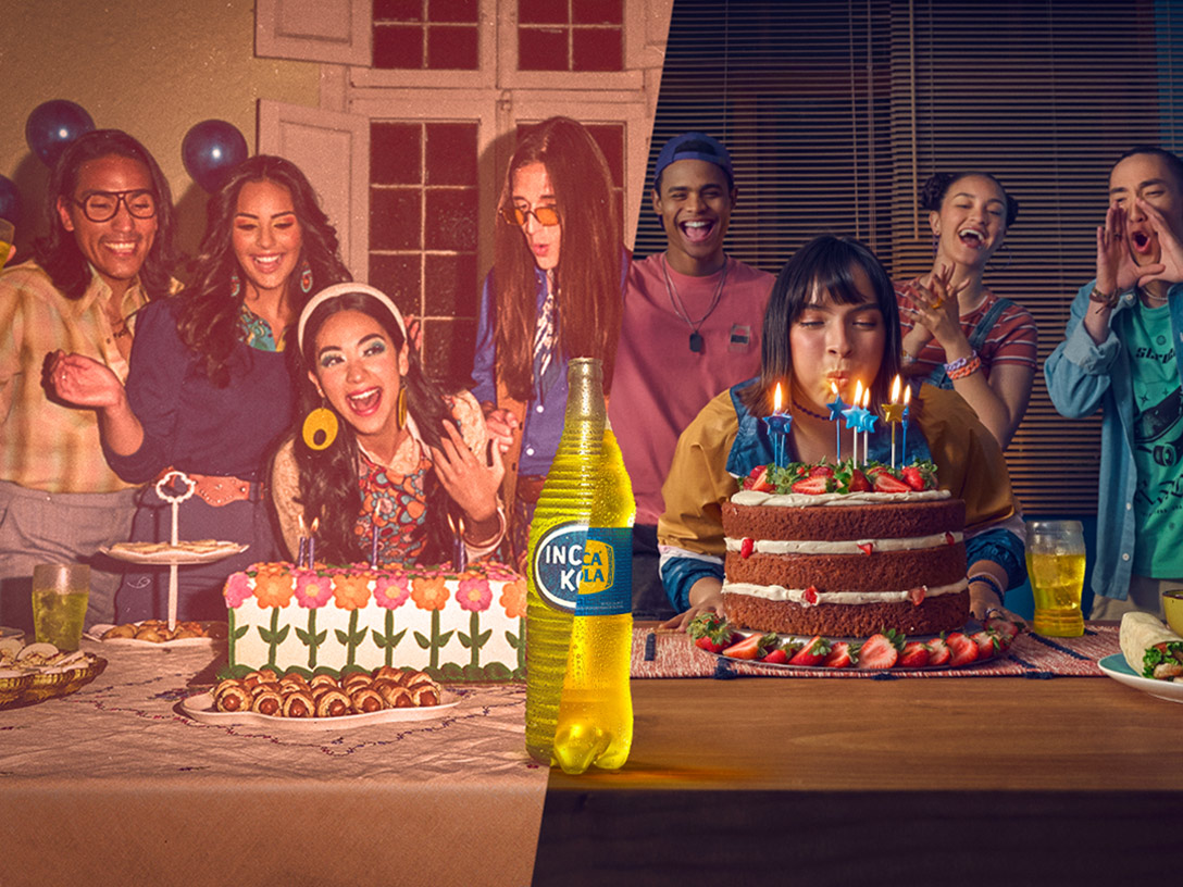 Dos escenas de fiesta de cumpleaños, una antigua y otra actual, ambas con celebrando con Inca Kola a través del tiempo.