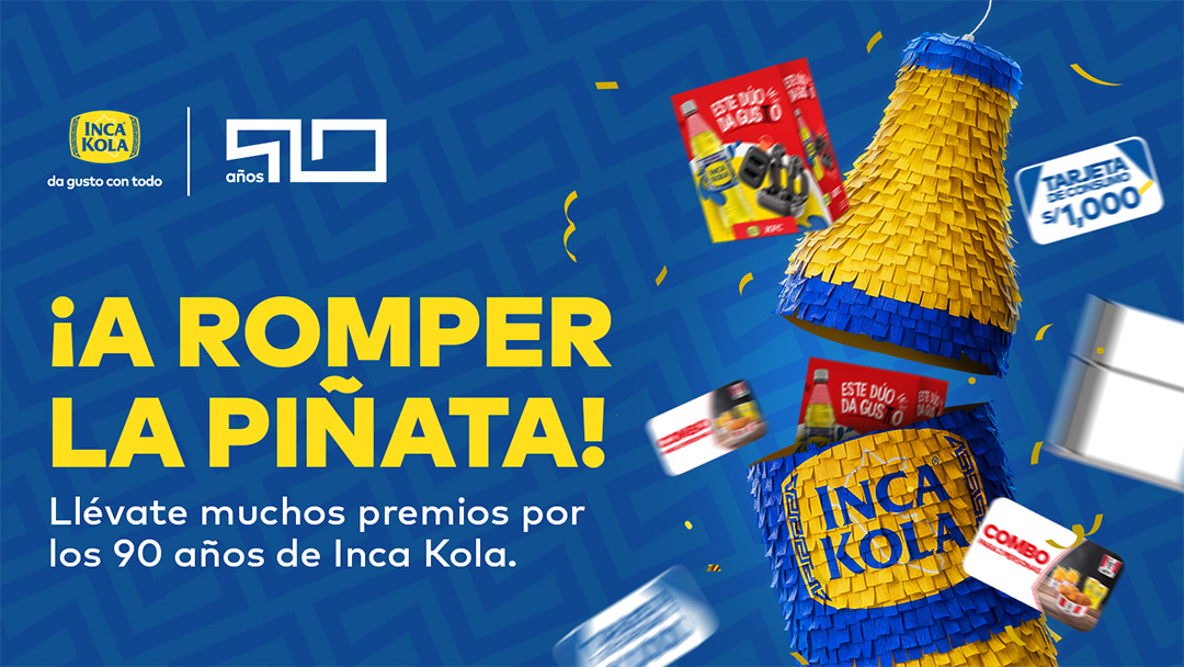 Piñata con forma de botella de Inca Kola, llena de premios, se rompe para celebrar su 90 aniversario. Se ven tarjetas de regalo, combos y más.