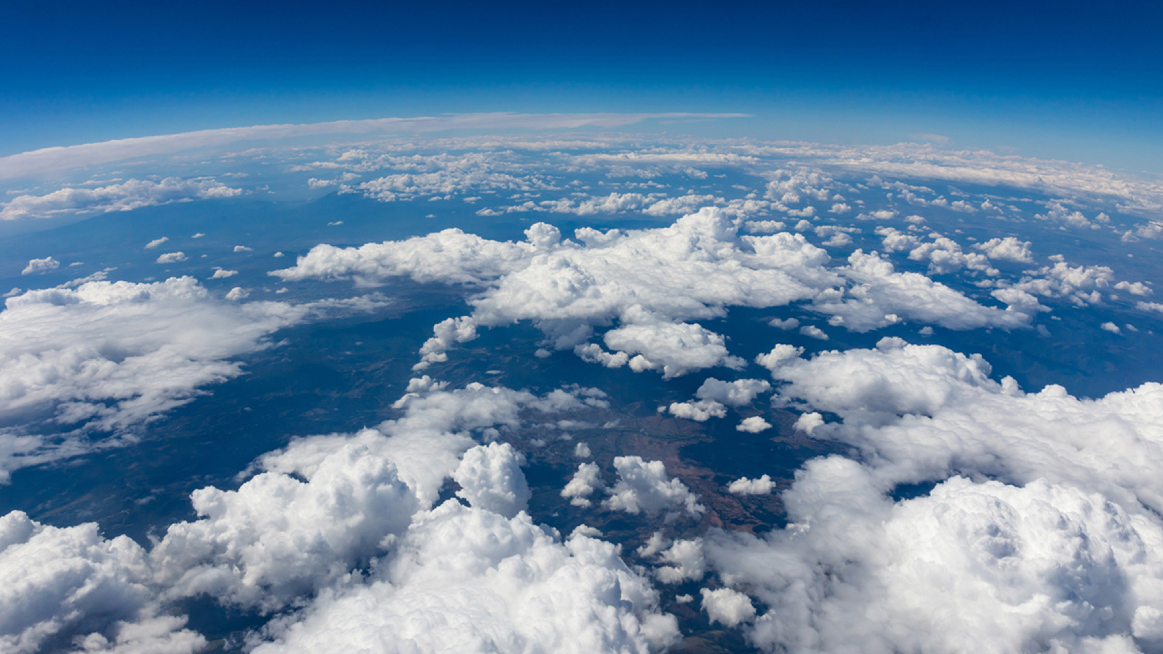 Отзыв земля и небо 4 класс. Стратосфера озоновый слой Тропосфера. Космос стратосфера атмосфера. Красивые облака. Небо и земля.