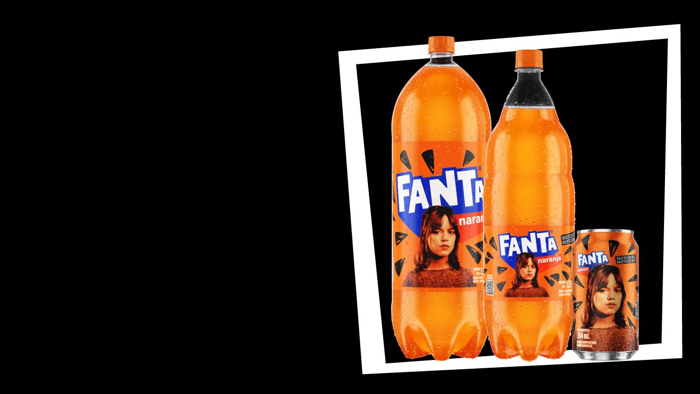 Dos botellas y una lata de Fanta Naranja de la edición limitada de Beetlejuice, personalizada con Astrid Deetz.